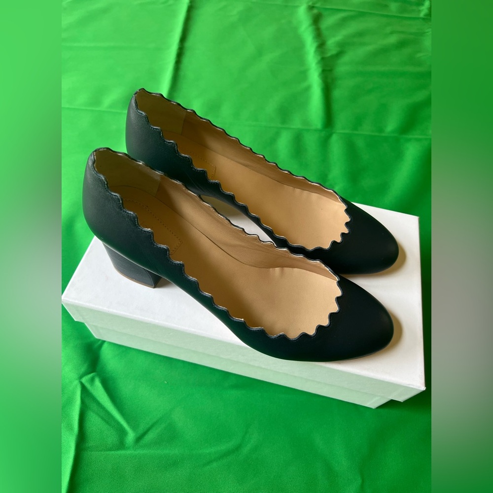 Chloe Pumps with Scalloped Edge 100% Leather Navy Size 7